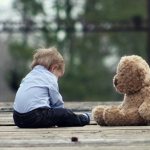 Дети, оставленные родителями, во взрослом возрасте могут страдать от аутофобии